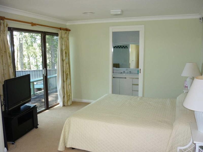 33 Lachlan Crescent, St Georges Basin NSW 2540