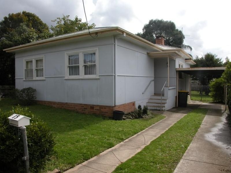 15 HUXLEY STREET, Nowra NSW 2541