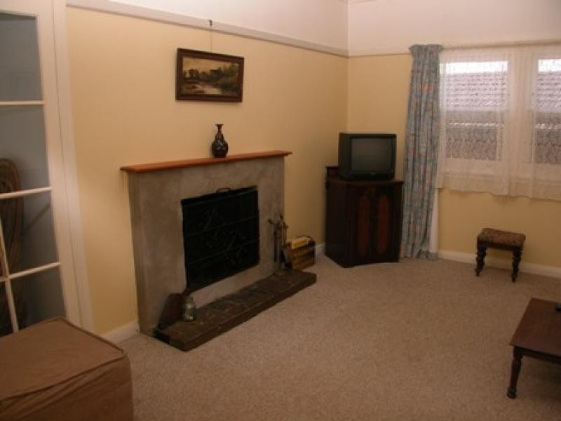 15 HUXLEY STREET, Nowra NSW 2541