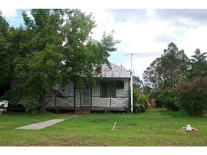 28 CARLTON ROAD, Thirlmere NSW 2572