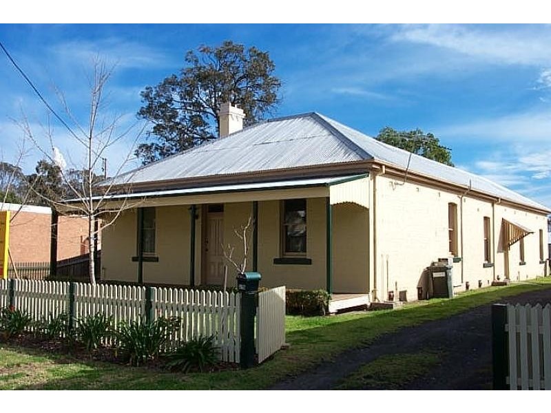 27 Oaks Road, Thirlmere NSW 2572