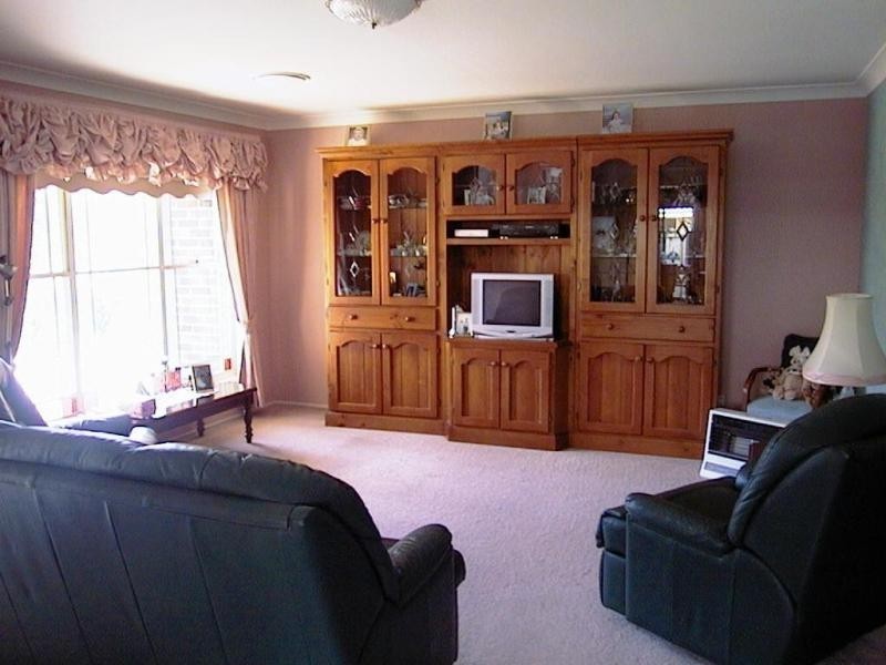 8 WESTBOURNE AVENUE, Thirlmere NSW 2572