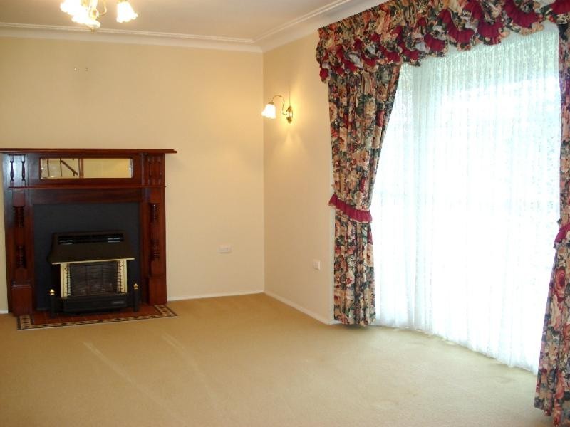 10 Turner Street, Thirlmere NSW 2572