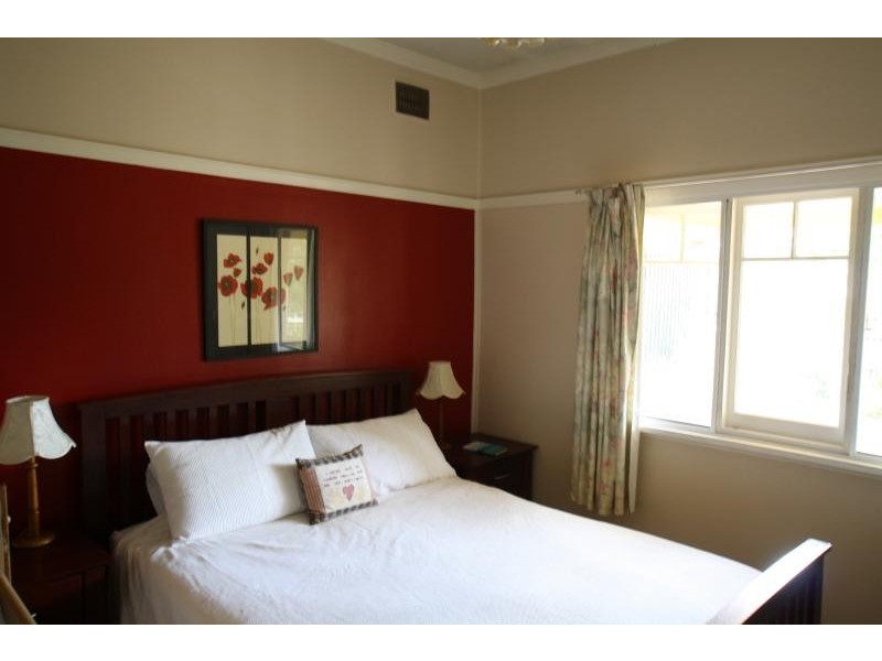 244 Argyle Street, Picton NSW 2571