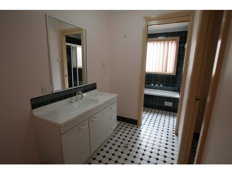 20 A Regreme, Picton NSW 2571