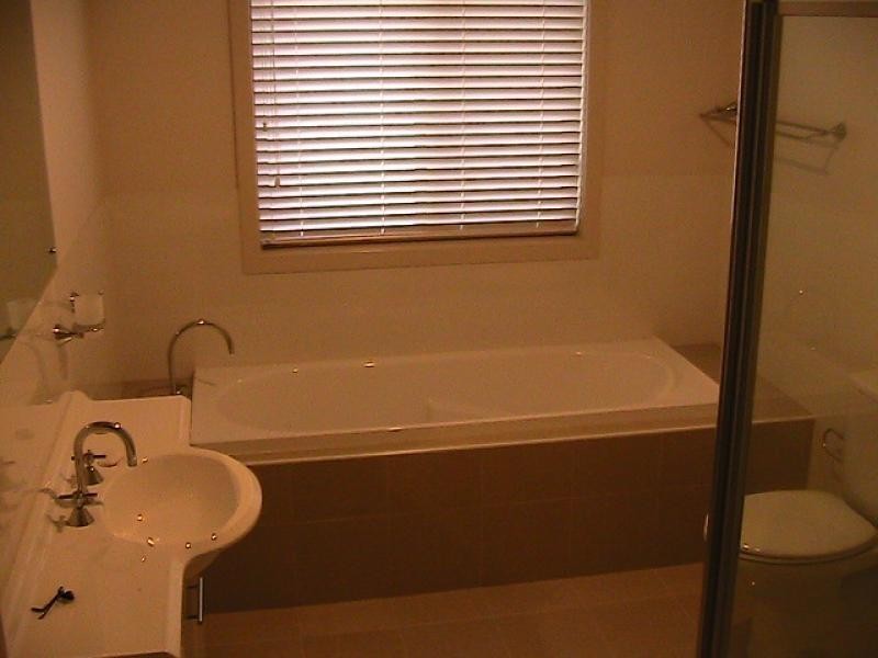 5 McBrien Place, The Oaks NSW 2570