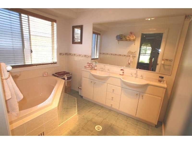 6 Milton Street, Thirlmere NSW 2572