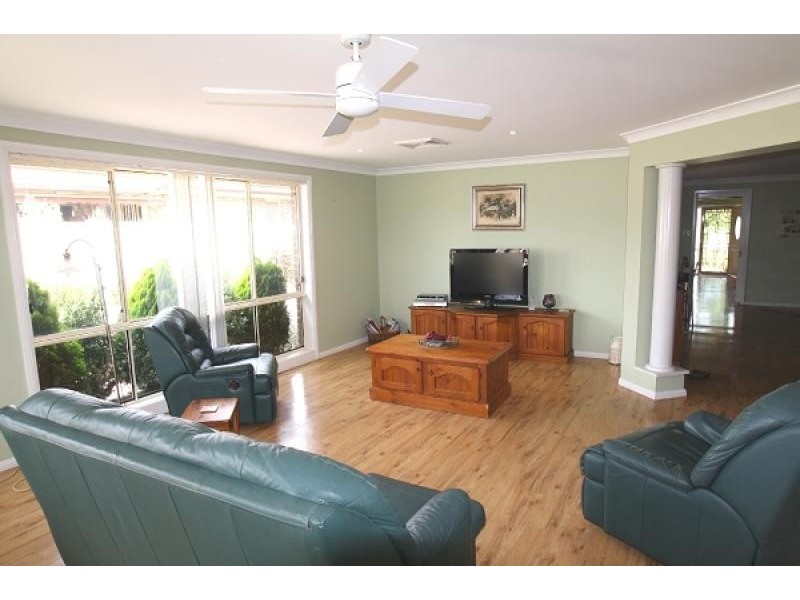6 Milton Street, Thirlmere NSW 2572