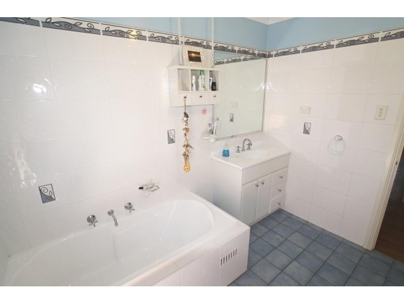 6 Milton Street, Thirlmere NSW 2572