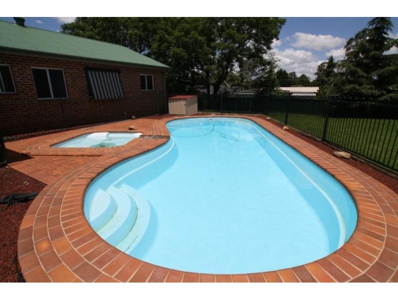 17 Darley Street, Thirlmere NSW 2572