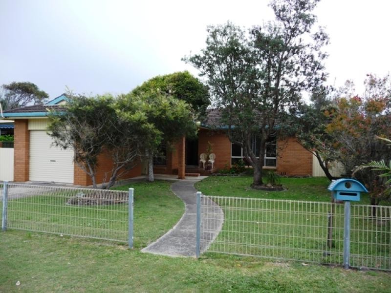 3 Koribah Avenue, Lake Cathie NSW 2445