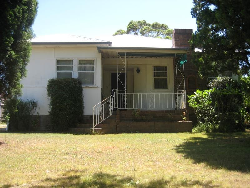 14 CARINYA ROAD, Girraween NSW 2145