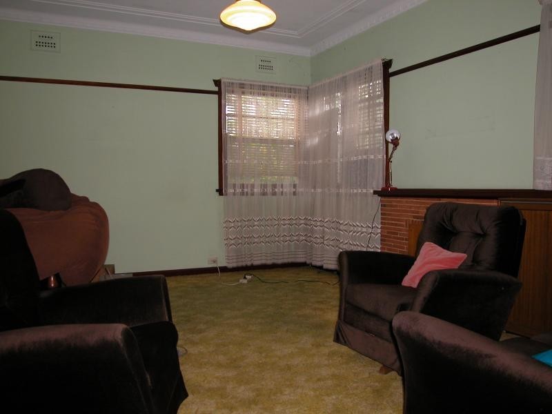 14 CARINYA ROAD, Girraween NSW 2145