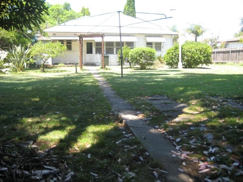 14 CARINYA ROAD, Girraween NSW 2145