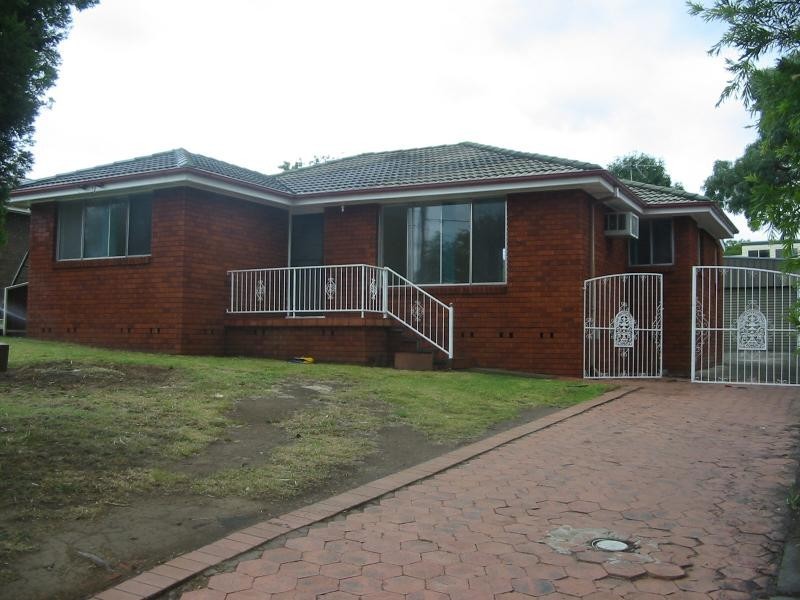 6 Boston Place, Toongabbie NSW 2146