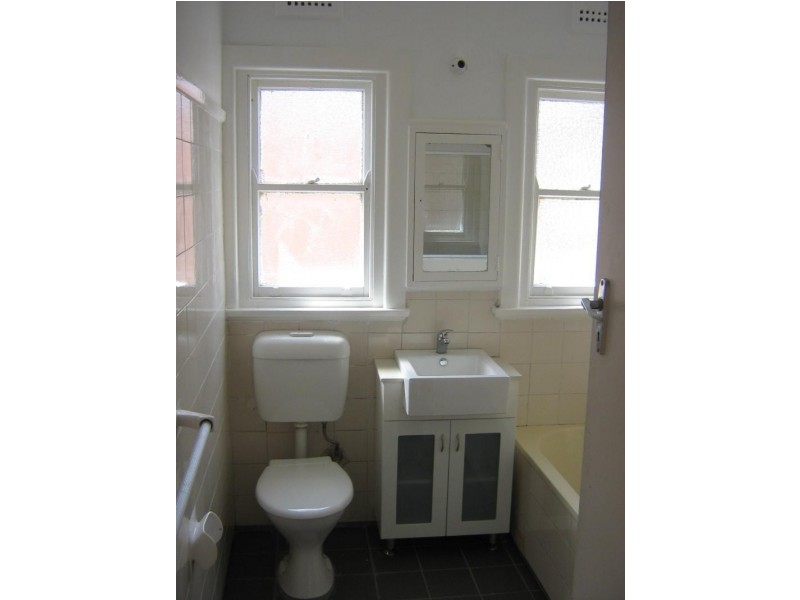 16 Portia Road, Toongabbie NSW 2146