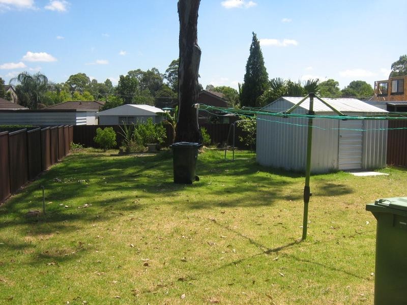 16 Andrews Avenue, Toongabbie NSW 2146