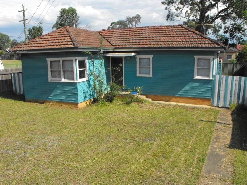 2 Bromfield Avenue, Toongabbie NSW 2146