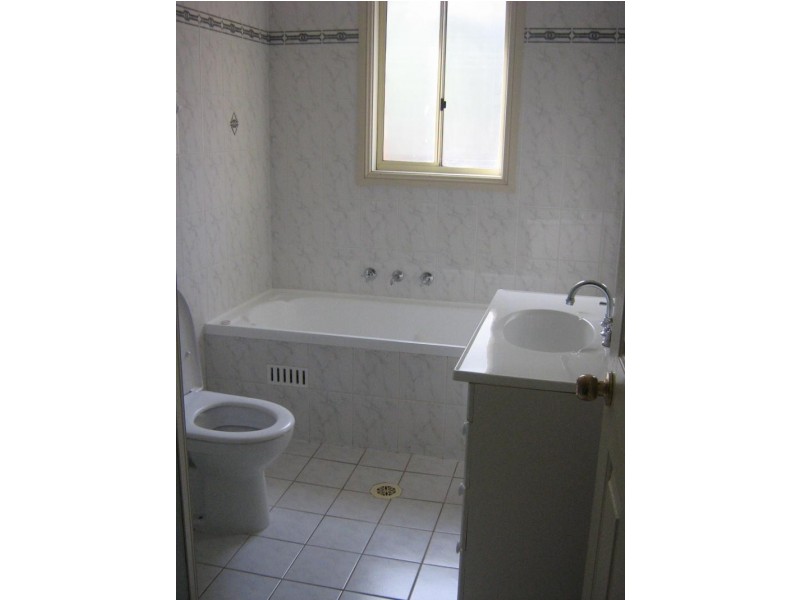 2 A Ivy Street, Toongabbie NSW 2146