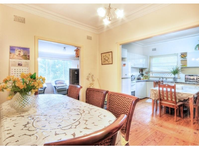 6 Ivy Street, Toongabbie NSW 2146