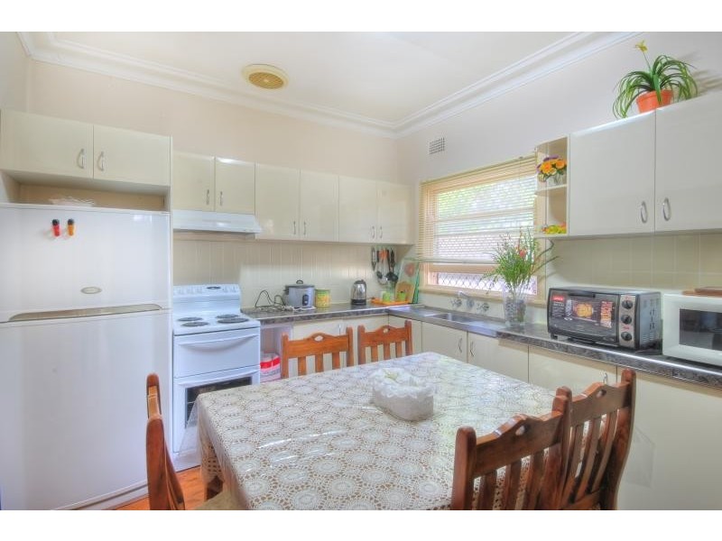 6 Ivy Street, Toongabbie NSW 2146