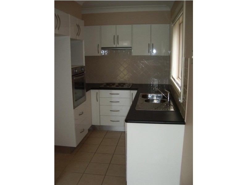 2/16 Pearce Road, Quakers Hill NSW 2763