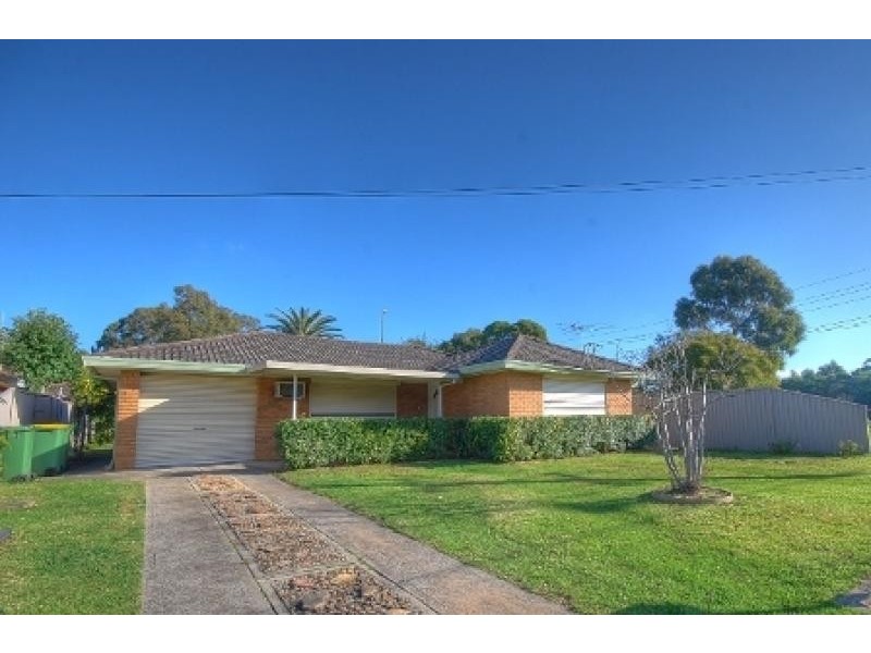 8 Station Road, Toongabbie NSW 2146
