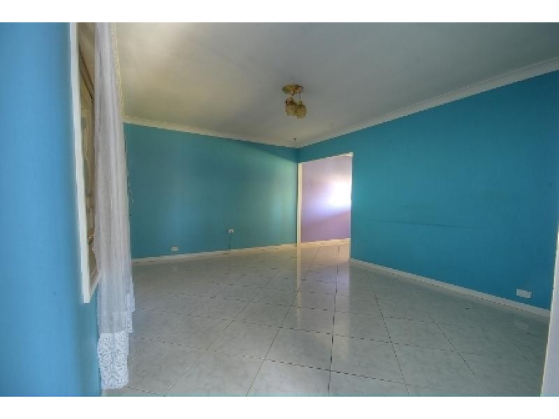 8 Station Road, Toongabbie NSW 2146