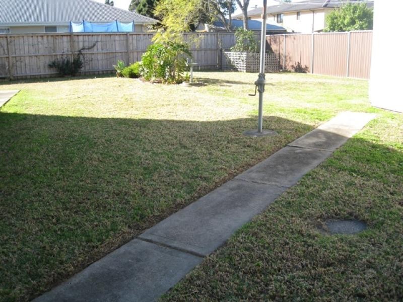 2 Dallas Place, Toongabbie NSW 2146