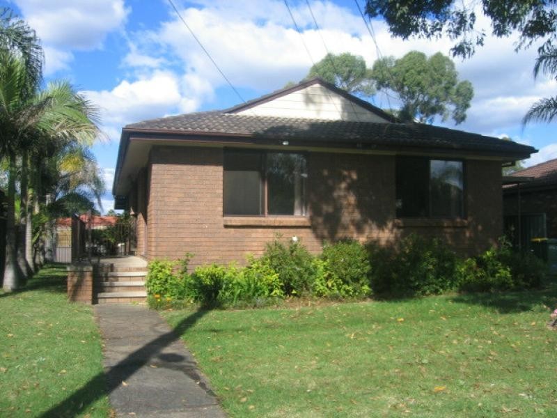 39 Chanel Street, Toongabbie NSW 2146