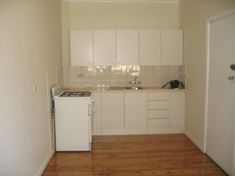 8 Wentworth Avenue, Toongabbie NSW 2146