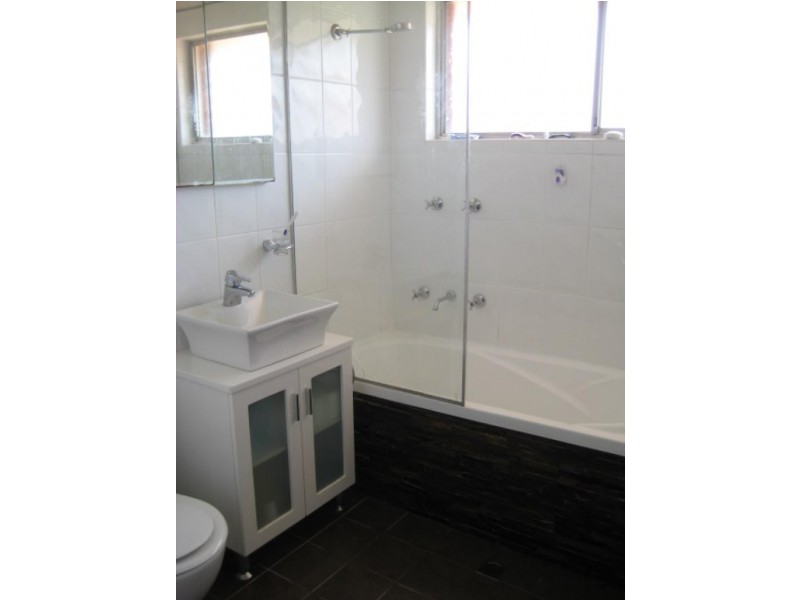11 Ancona Avenue, Toongabbie NSW 2146