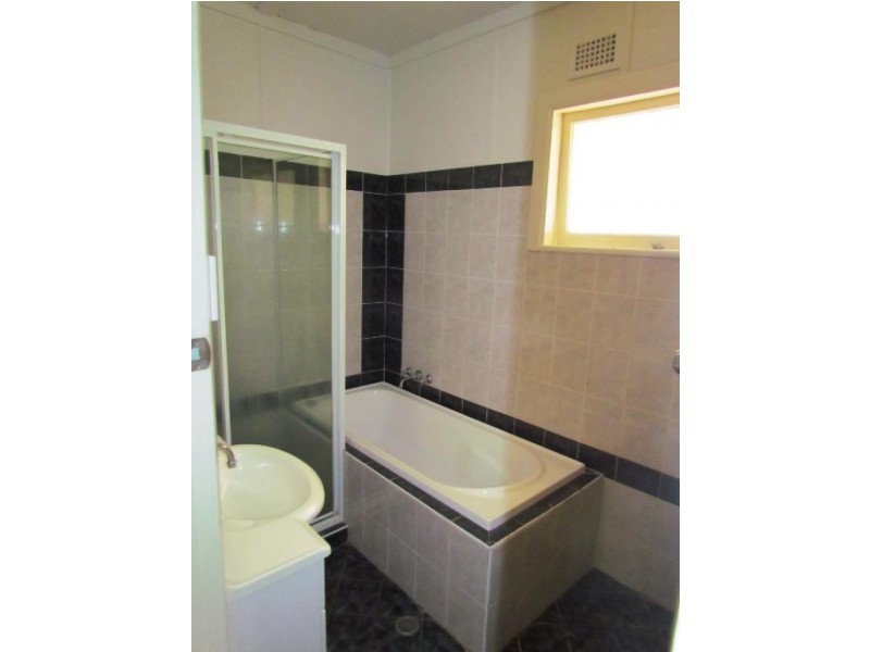 21 Tungarra Road, Girraween NSW 2145