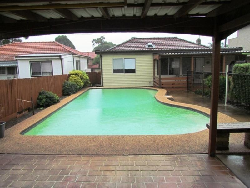 6 Bulli Road, Toongabbie NSW 2146