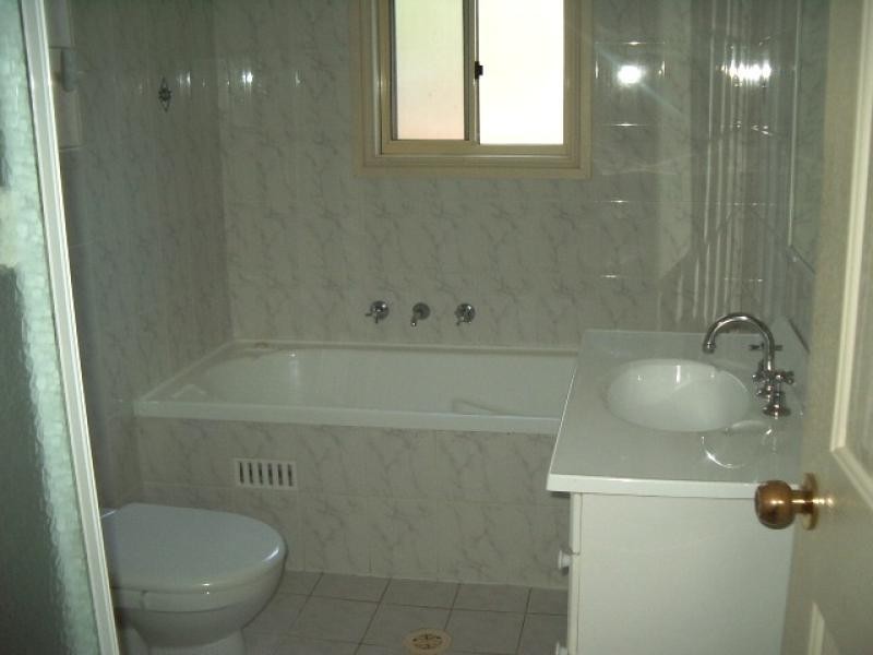 2A Ivy Street, Toongabbie NSW 2146