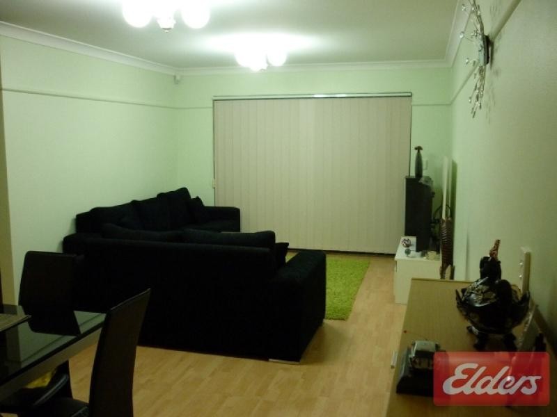 2/245 Targo Road, Toongabbie NSW 2146