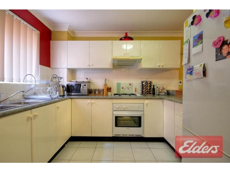 2/245 Targo Road, Toongabbie NSW 2146