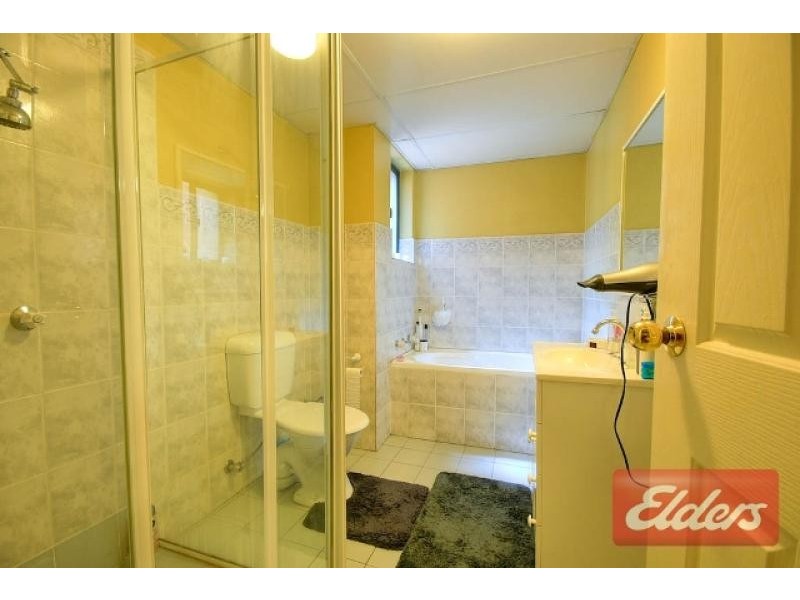 2/245 Targo Road, Toongabbie NSW 2146