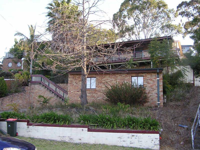 16 ASHLEY AVENUE, Farmborough Heights NSW 2526