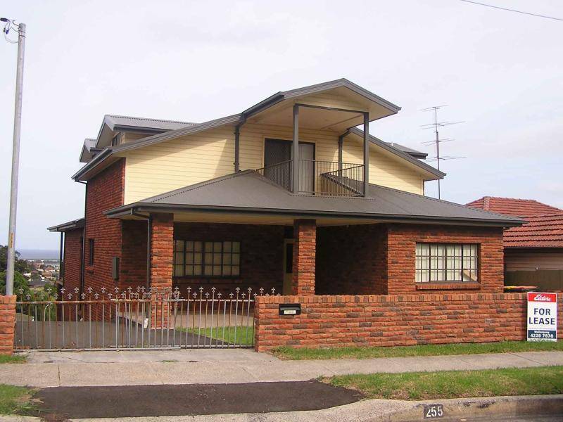 255 FLAGSTAFF ROAD, Lake Heights NSW 2502