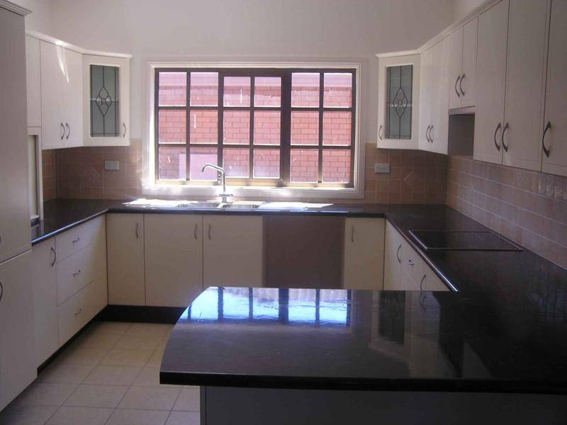 255 FLAGSTAFF ROAD, Lake Heights NSW 2502