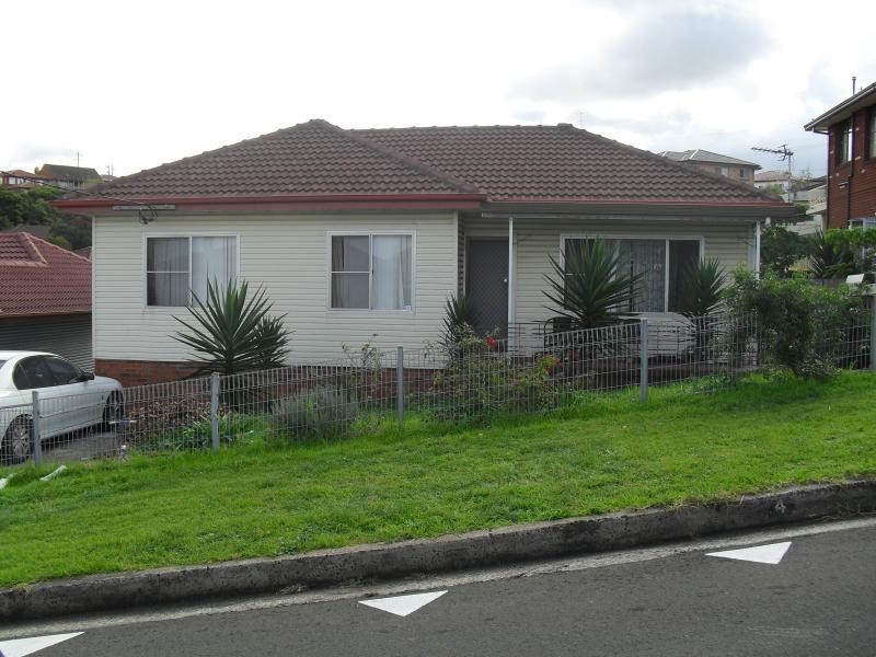 4 Karrabah, Lake Heights NSW 2502