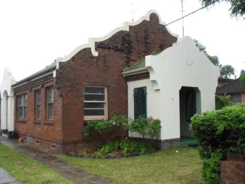 Unit 2/18 BRIDGE STREET, Coniston NSW 2500