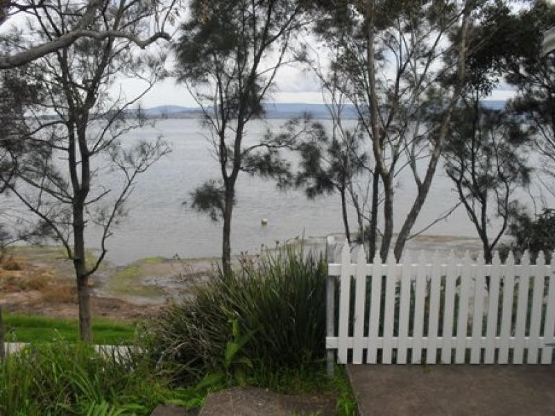 73 NORTHCLIFFE DRIVE, Lake Heights NSW 2502