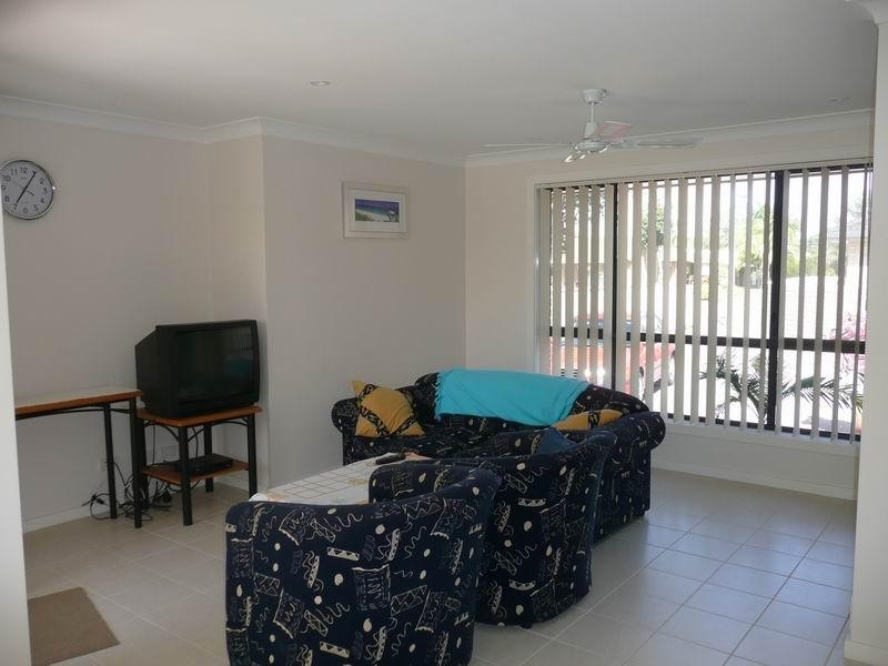 Apartment 2/5 Park Ave, Yamba NSW 2464