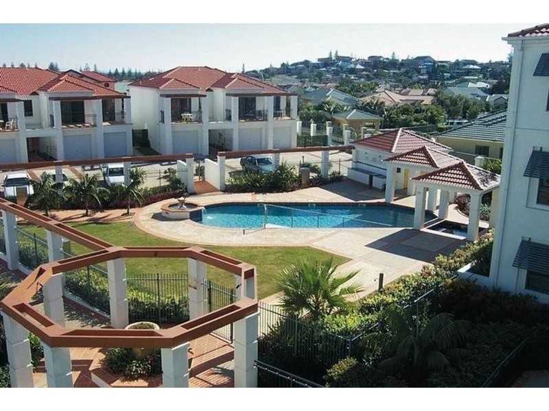 Apartment 2-11 /18-20 Pacific Parade, Yamba NSW 2464