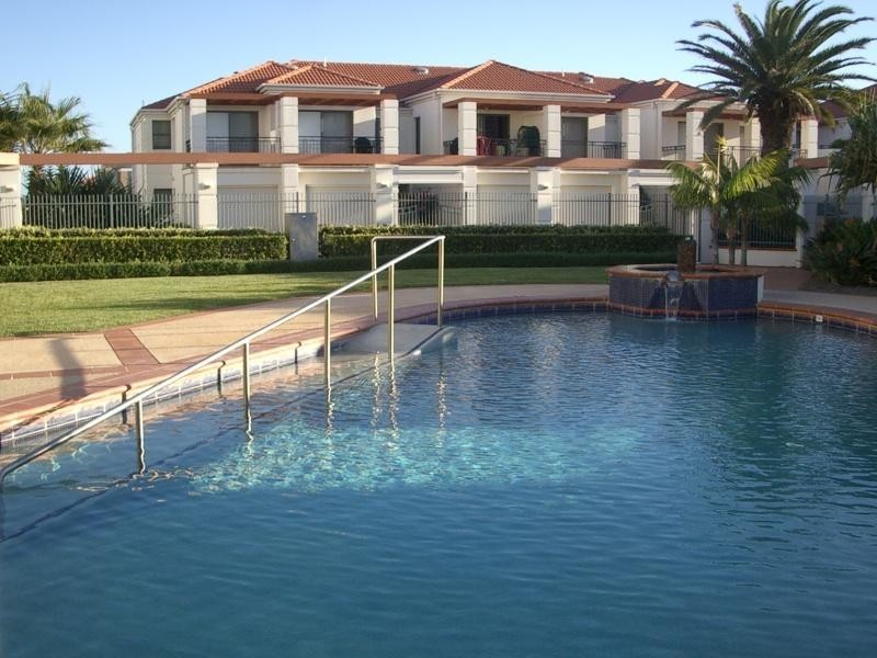 Apartment 2-11 /18-20 Pacific Parade, Yamba NSW 2464