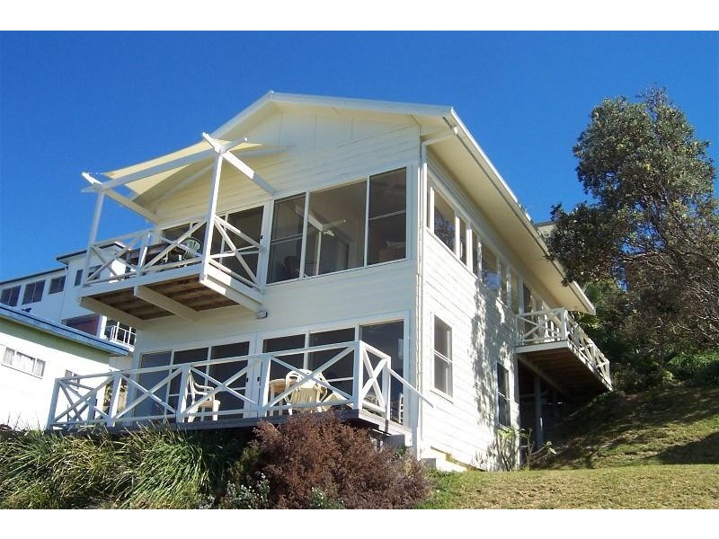 2/4 Marine Parade, Yamba NSW 2464