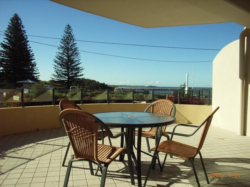 4/4 Queen Street, Yamba NSW 2464