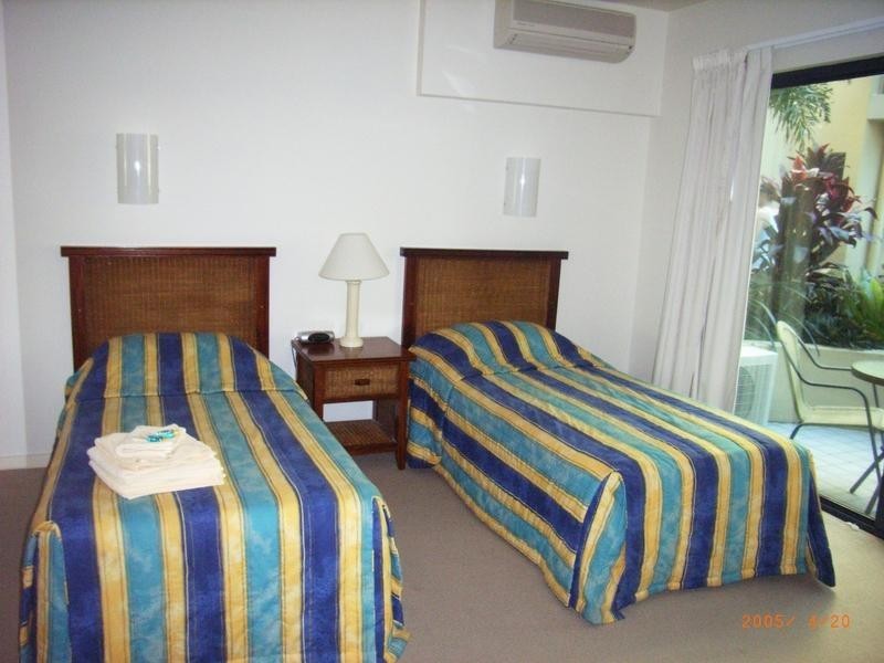 4/4 Queen Street, Yamba NSW 2464